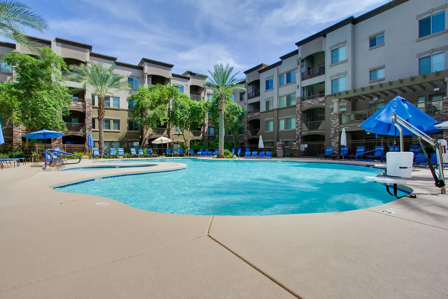 2 bed, 2.0 bath, 1237 sqft, $2,806 — Photo 4