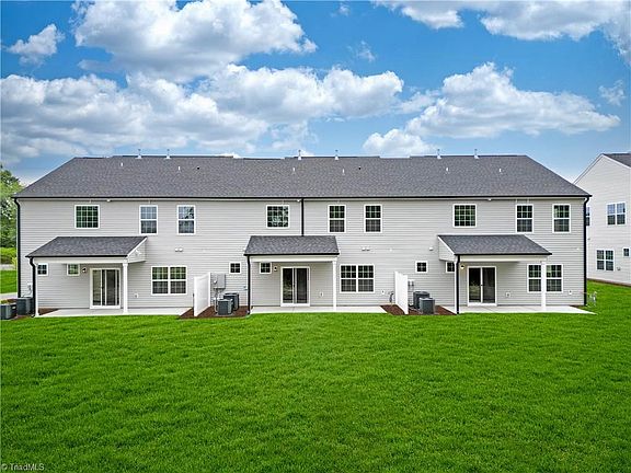 4th image of 302 Goldberry Ln