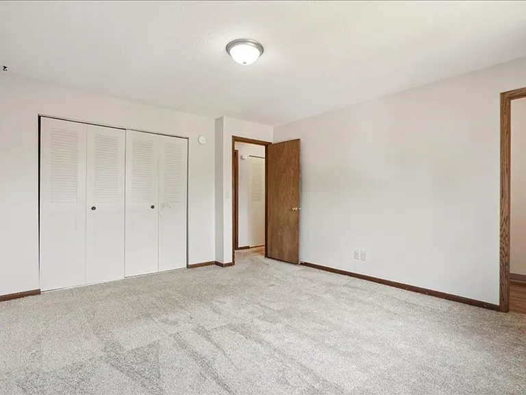 Lantern Square Apartments Spacious 1, 2 & 3 Bedrooms — Photo 34