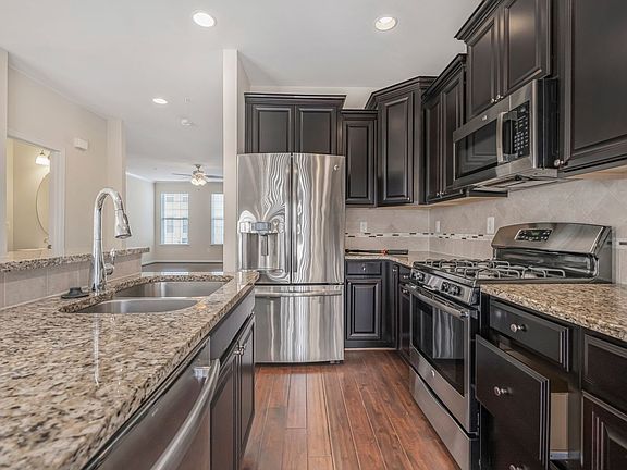 5th image of 724 Millhouse Dr