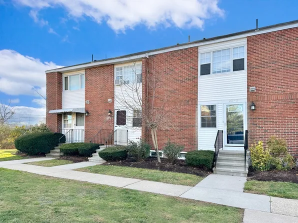 41 Foundry St APT 23-3, South Easton, MA 02375