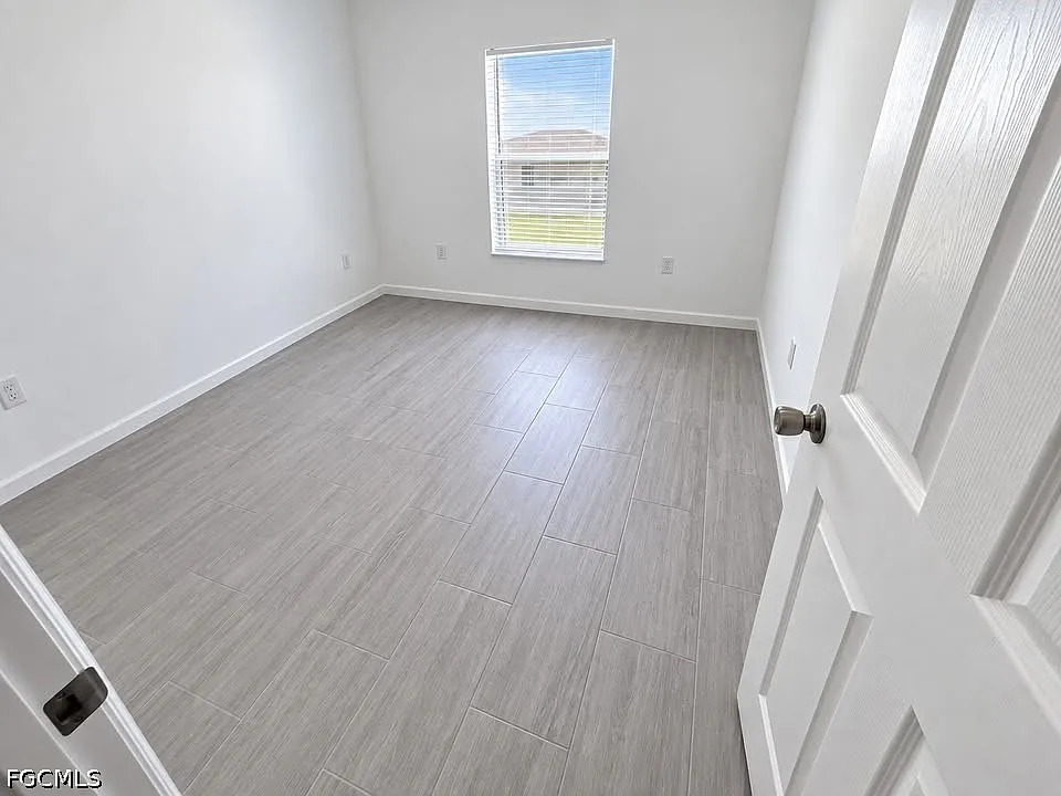 4 bed, 3.0 bath, 2800 sqft, $2,600 — Photo 4