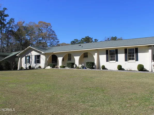 423 Edgewood Circle, Whiteville, NC 28472