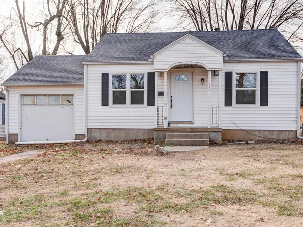 512 W College Street, Aurora, MO 65605
