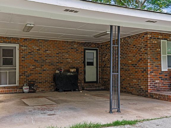 3rd image of 72 Red Oak Dr