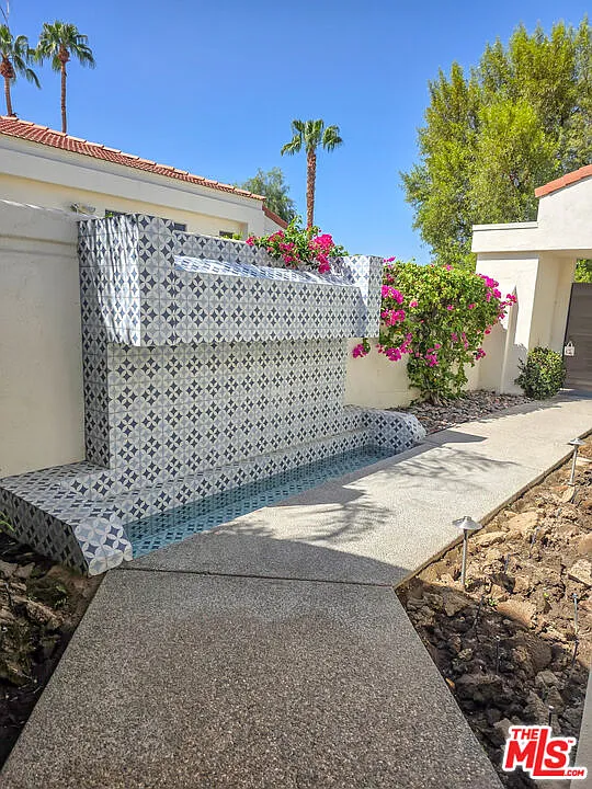3 bed, 4.5 bath, 2871 sqft, $8,500 — Photo 2
