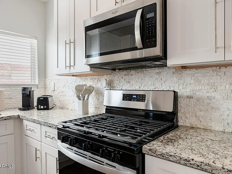 1514 E Fillmore St — Photo 8