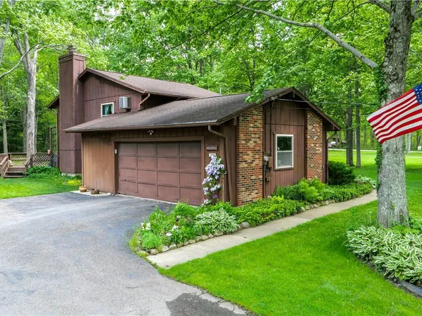 5305 Beechwood Rd, Ravenna, OH 44266