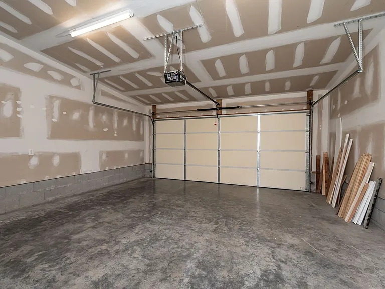 520 S Laurel St — Photo 17