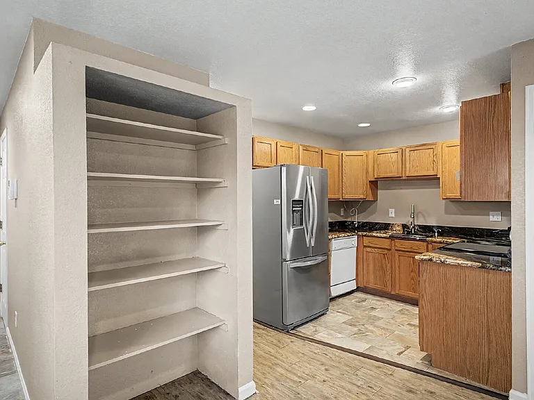 2073 W Hillside Ave — Photo 8