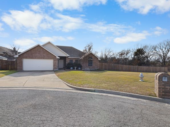 313 Ridge View Ct, Decatur, TX 76234