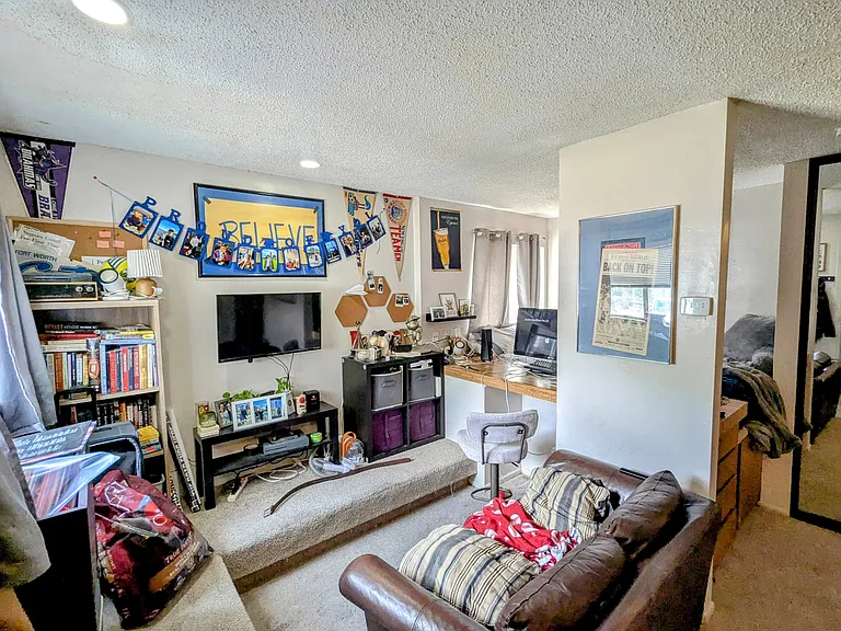 913 Michigan St #1 — Photo 3