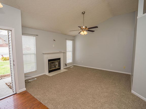 3rd image of 546 Bushwood Dr