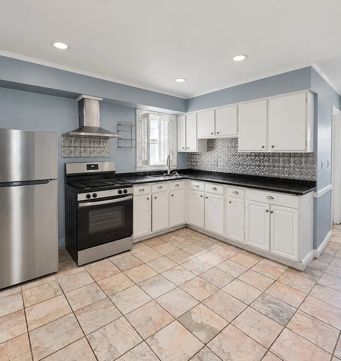 3 bed, 1.0 bath, 1843 sqft, $1,750 — Photo 3