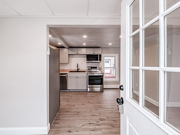 4th image of 566 Washington Avenue