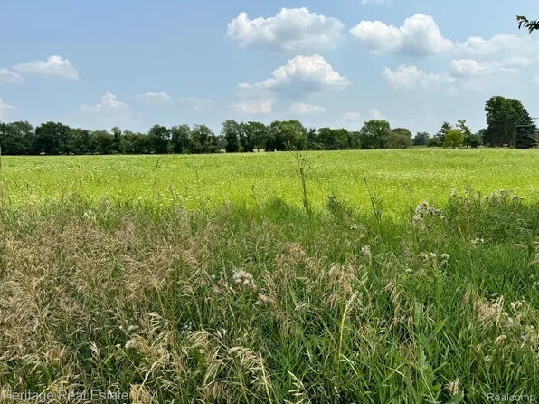 2020 N Oxford Rd, Oxford, MI 48371