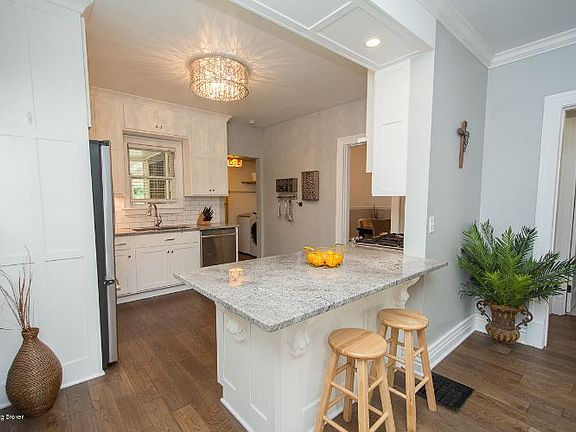 3rd image of 1816 Shady Ln