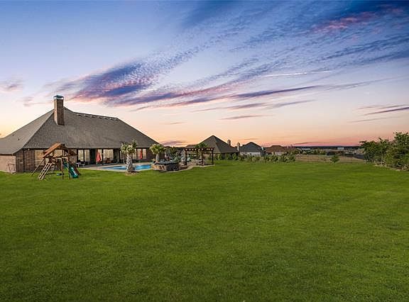3rd image of 351 Bear Country Dr