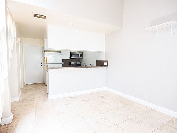 4th image of 8065 Presidential Way