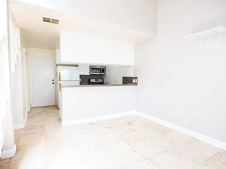 8065 Presidential Way — Photo 4