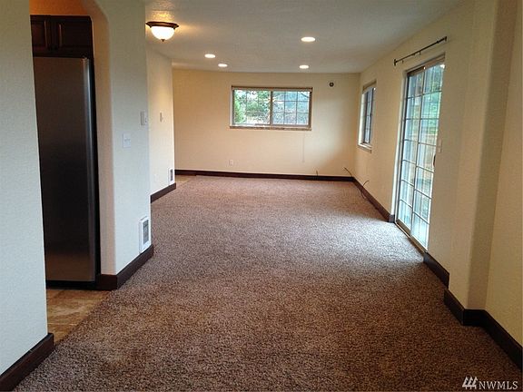 3rd image of 901 Jetty View Dr