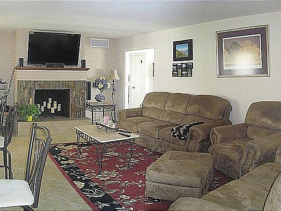 3rd image of 2725 Taylor Ave