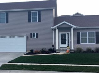 30 Oakley Dr, Le Claire, IA 52753