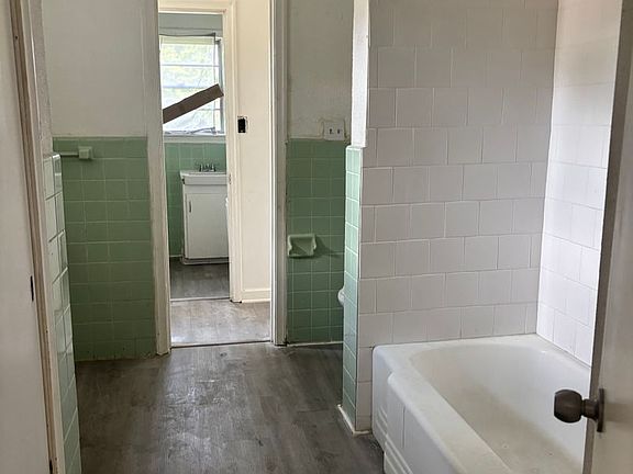 4th image of 333 Northside Cir