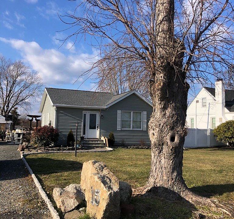 2nd image of 15 Pine Rd