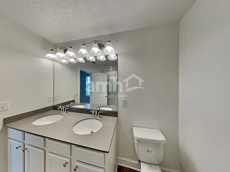 1103 Walden Pond Dr — Photo 14