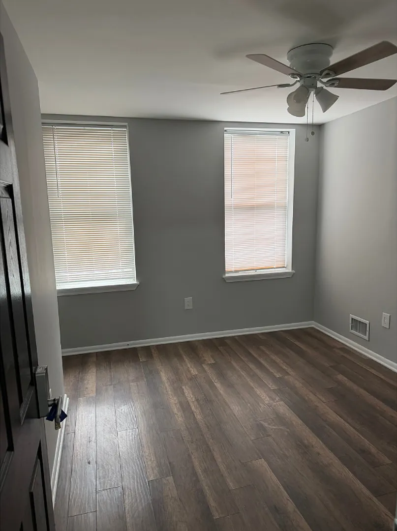 3325 E Monument St $700 Private Room (Shared Bath) — Photo 4