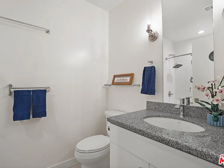 1100 Wilshire Blvd #3307 — Photo 15