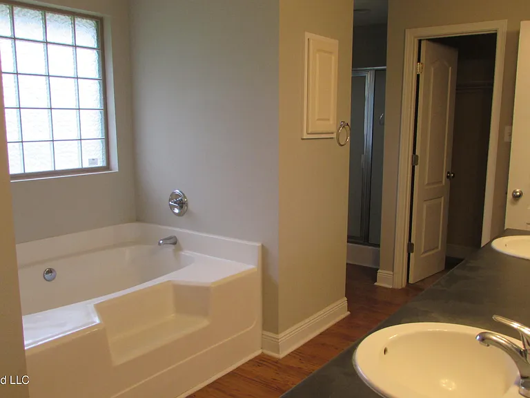 14597 Bruce Cv S — Photo 9