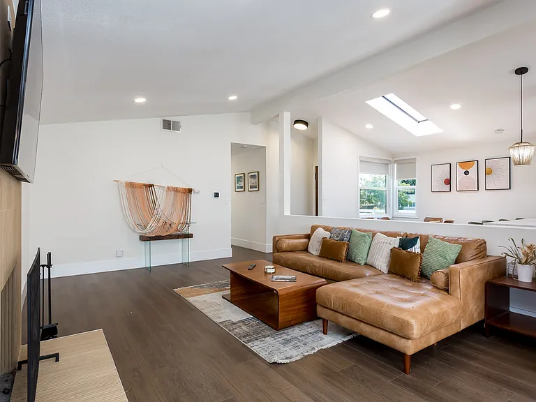 2021 Cardinal Dr — Photo 6