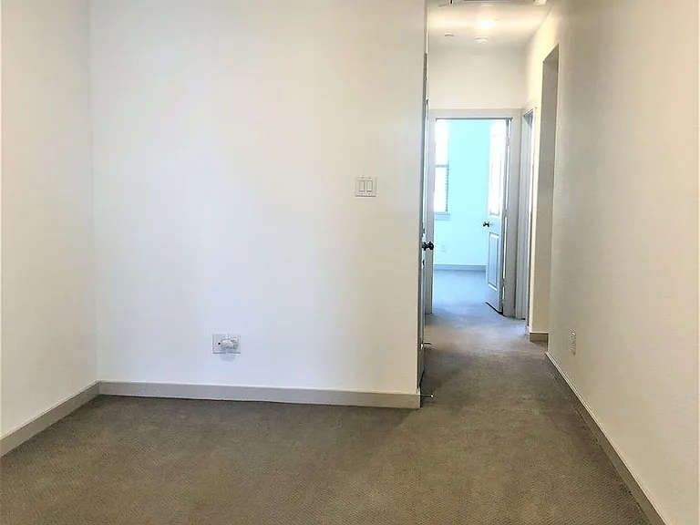 422 Bonfield Dr — Photo 15