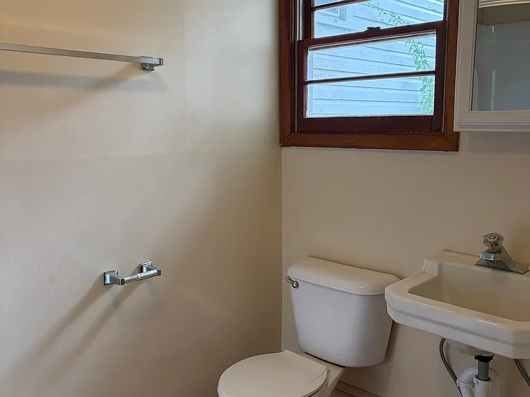 214 Center St #7 — Photo 8