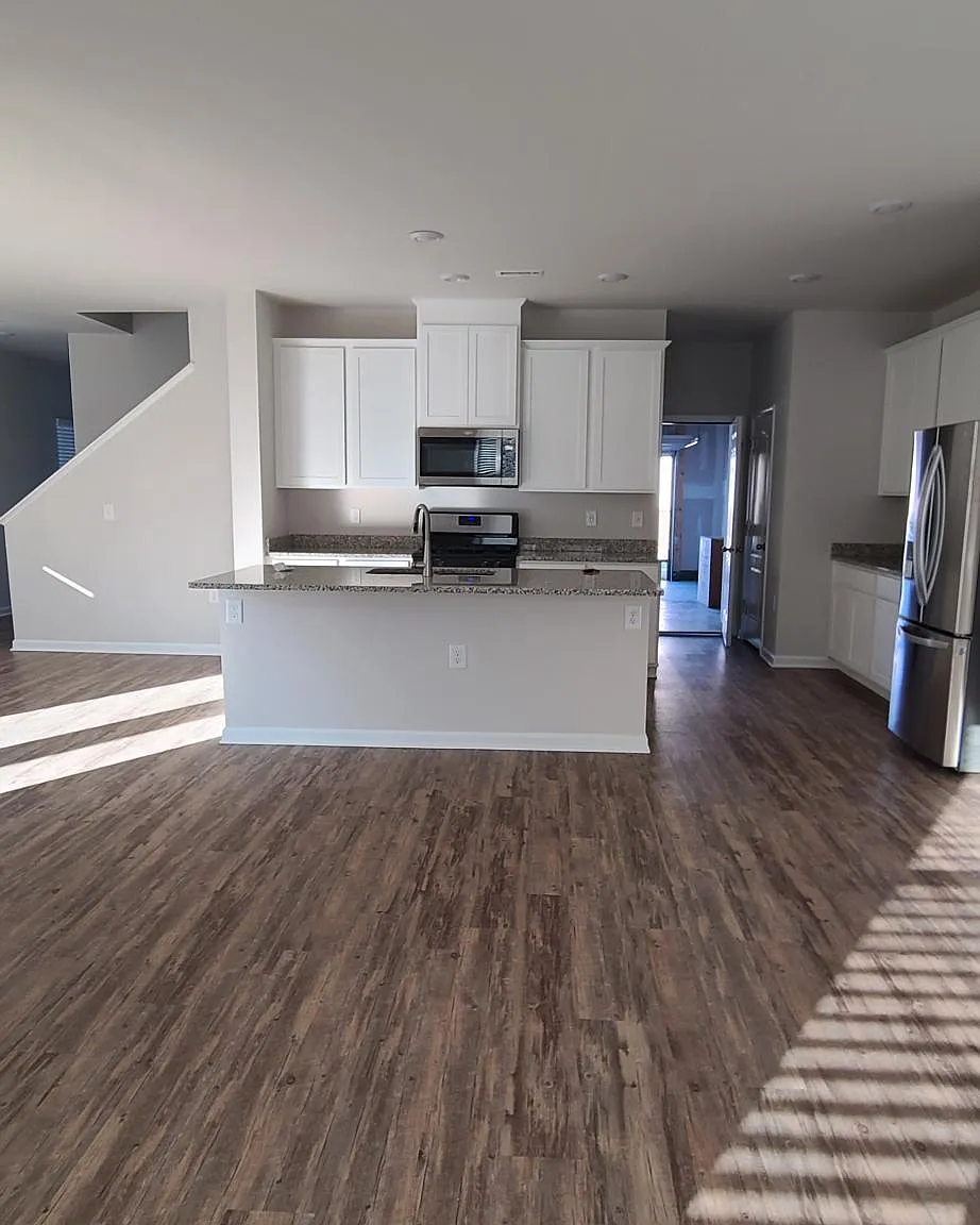 4 bed, 2.5 bath, 2150 sqft, $2,200 — Photo 1