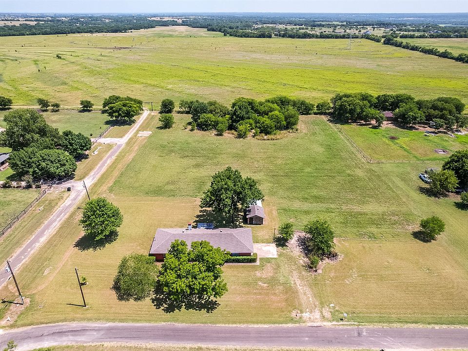 1st image of 301 Vinyard Dr