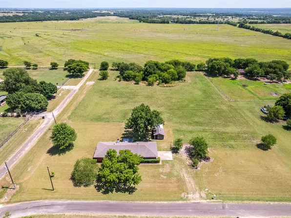 301 Vinyard Dr, Waxahachie, TX 75167