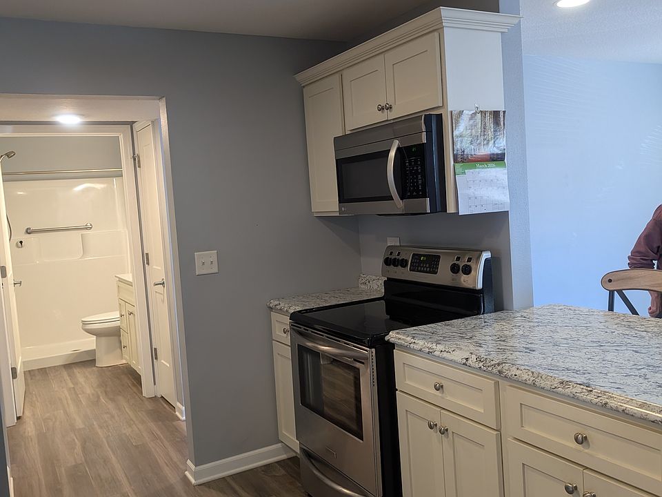 1st image of 122 Geneva Dr #122B