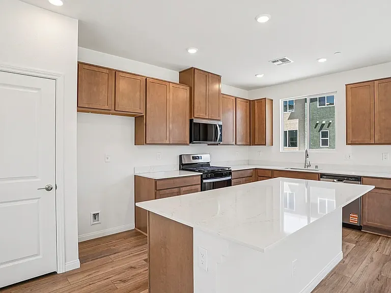 5824 Wisteria Walk — Photo 8