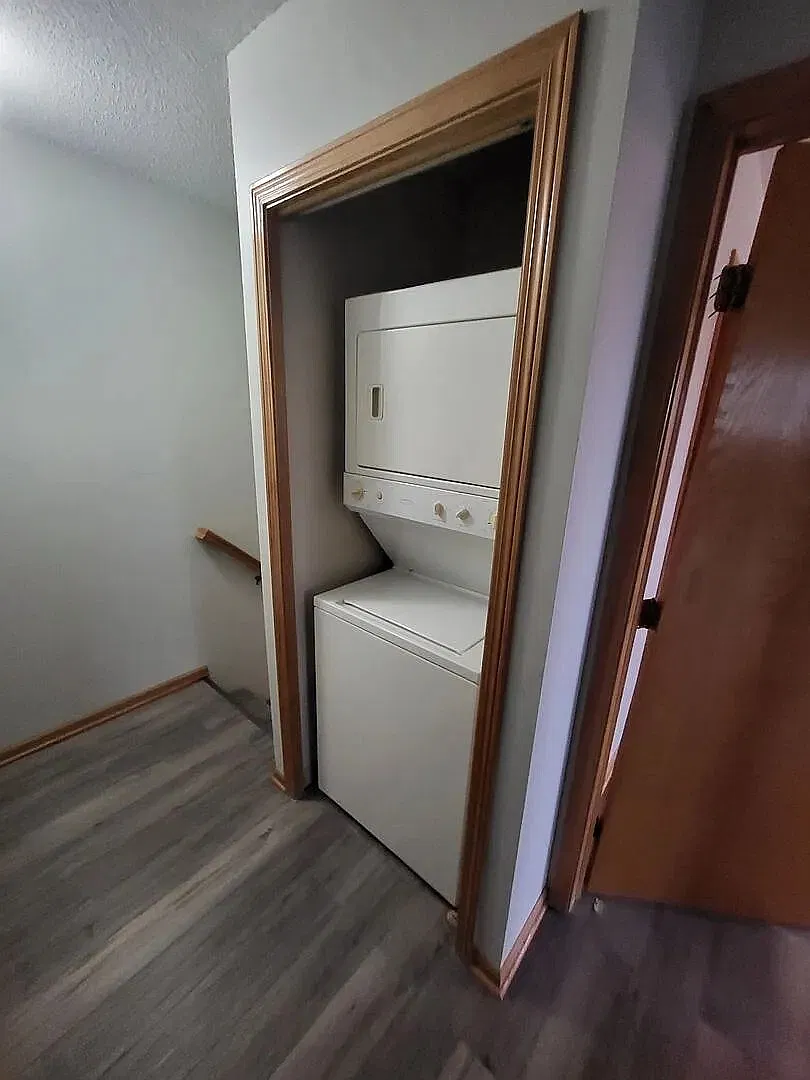 1325 Southeast Delaware Avenue - 9 — Photo 3