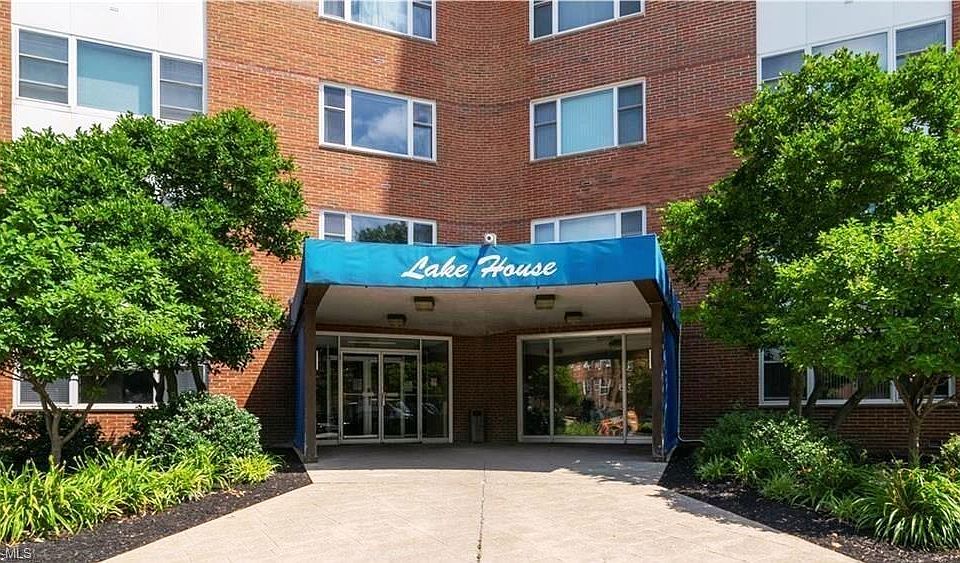 1st image of 11850 Edgewater Dr APT 516