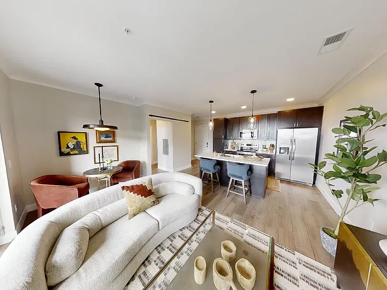 124 W Superior St #110 — Photo 7