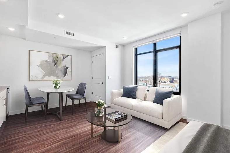 1 bed, 624 sqft, $2,605 — Photo 3