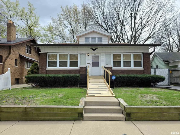 718 E Behrends Ave, Peoria, IL 61603