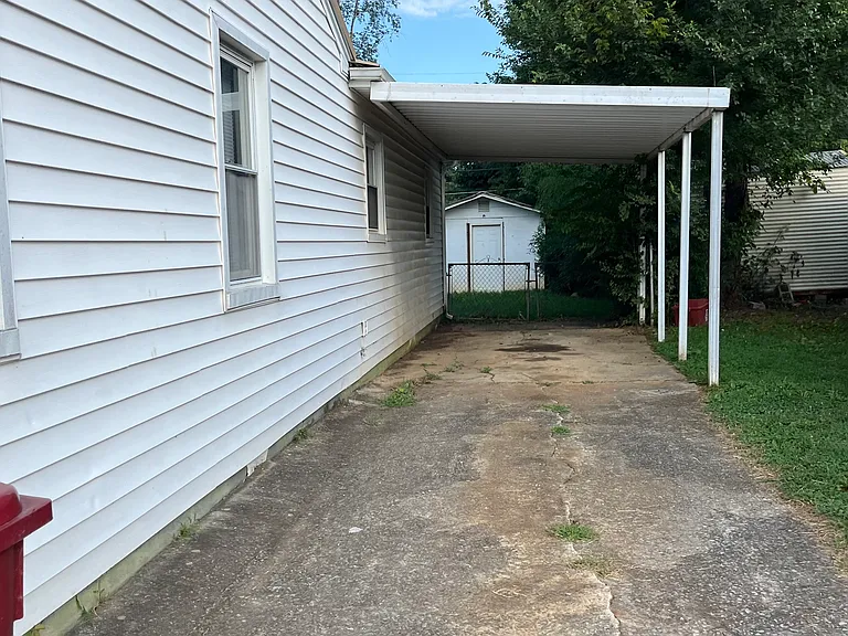 1311 E Holston Ave — Photo 17