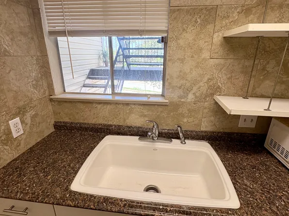 3105 S 1st St #202, Austin, TX 78704