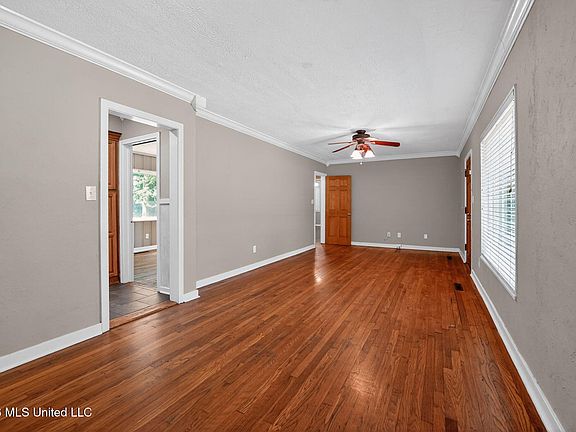 5th image of 1639 Lockwood Ave