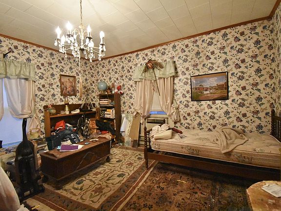 3rd image of 127 Pine St